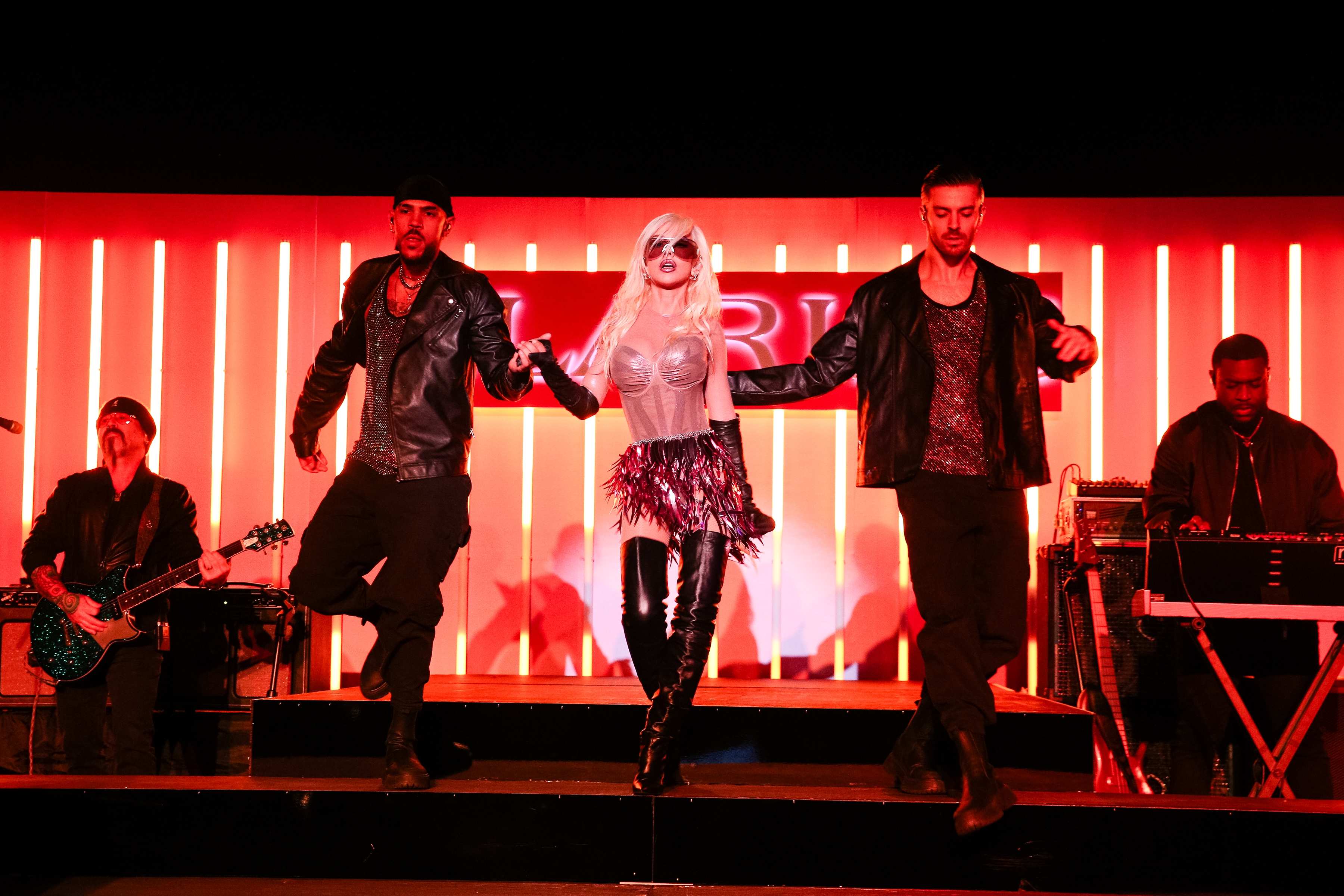 christina_aguilera_XtinaDaily_-_044_.jpg christina_aguilera_XtinaDaily_-_044_.jpg