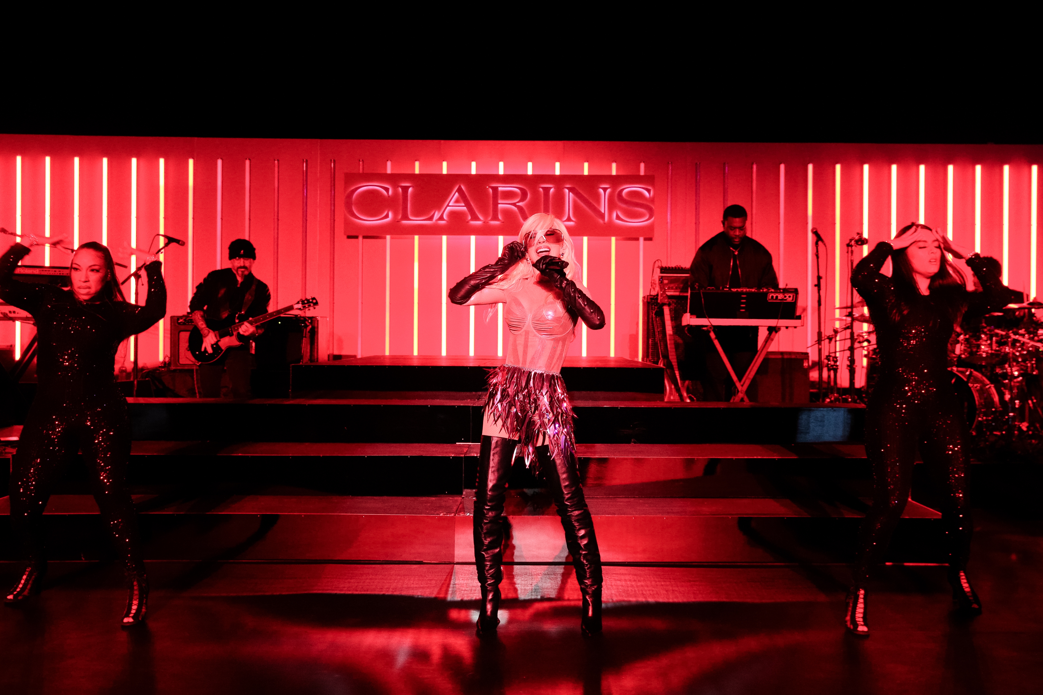 christina_aguilera_XtinaDaily_-_047_.jpg christina_aguilera_XtinaDaily_-_047_.jpg