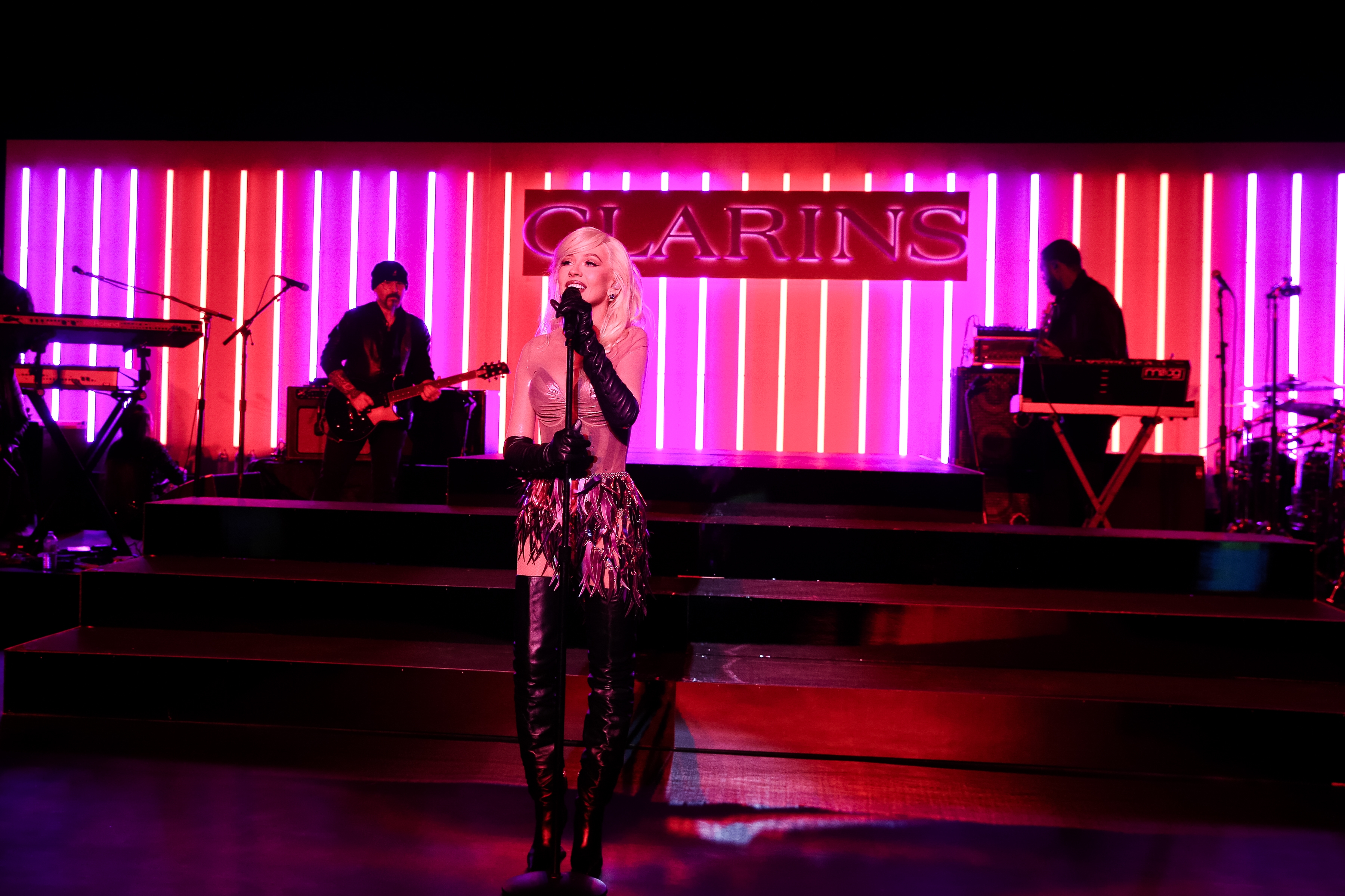 christina_aguilera_XtinaDaily_-_048_.jpg christina_aguilera_XtinaDaily_-_048_.jpg