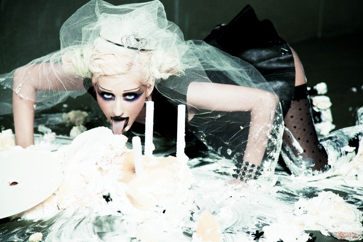ellen_von_unwerth_out_002.jpg