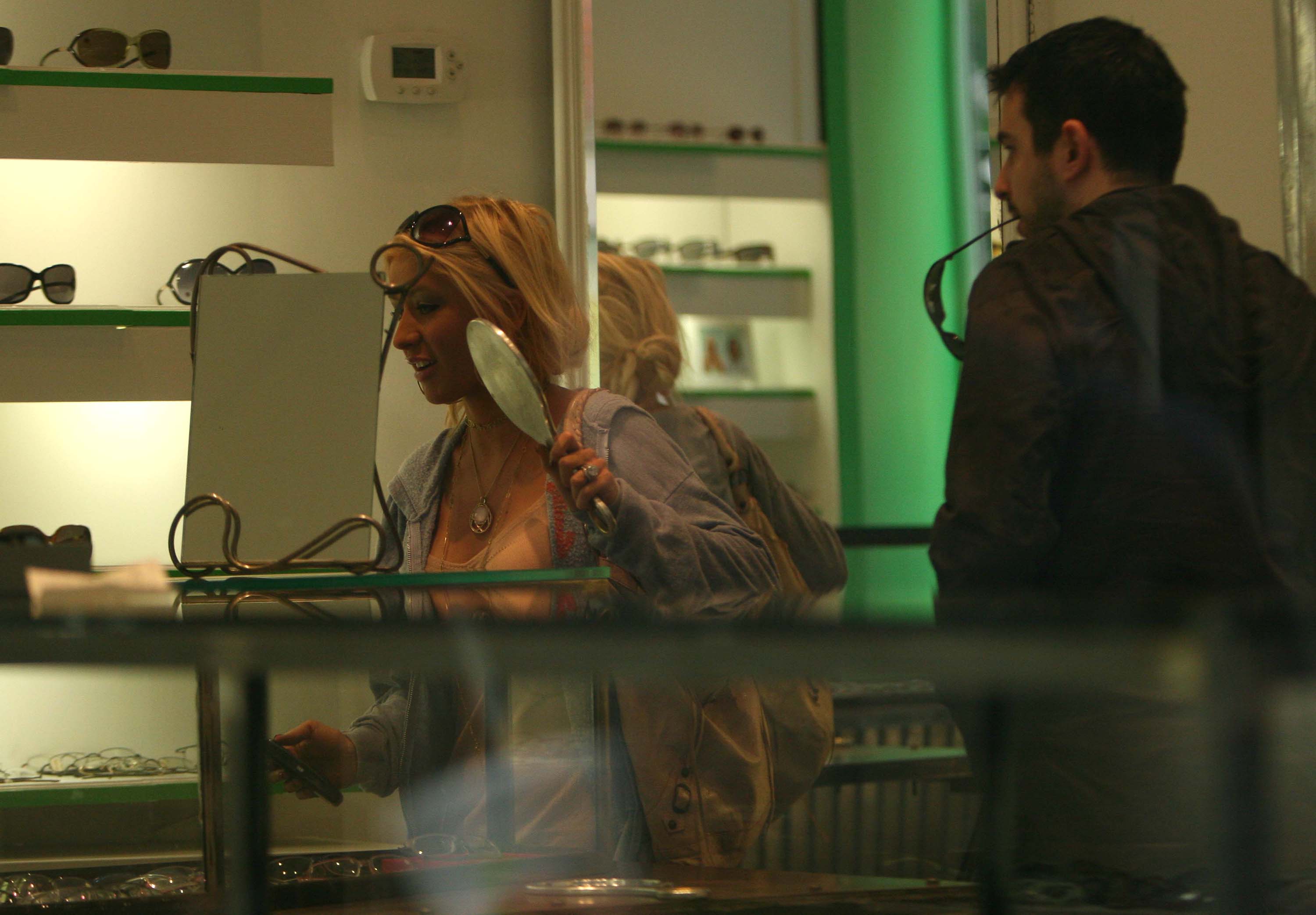 shopping2_june5_1181123762.jpg shopping2_june5_1181123762.jpg