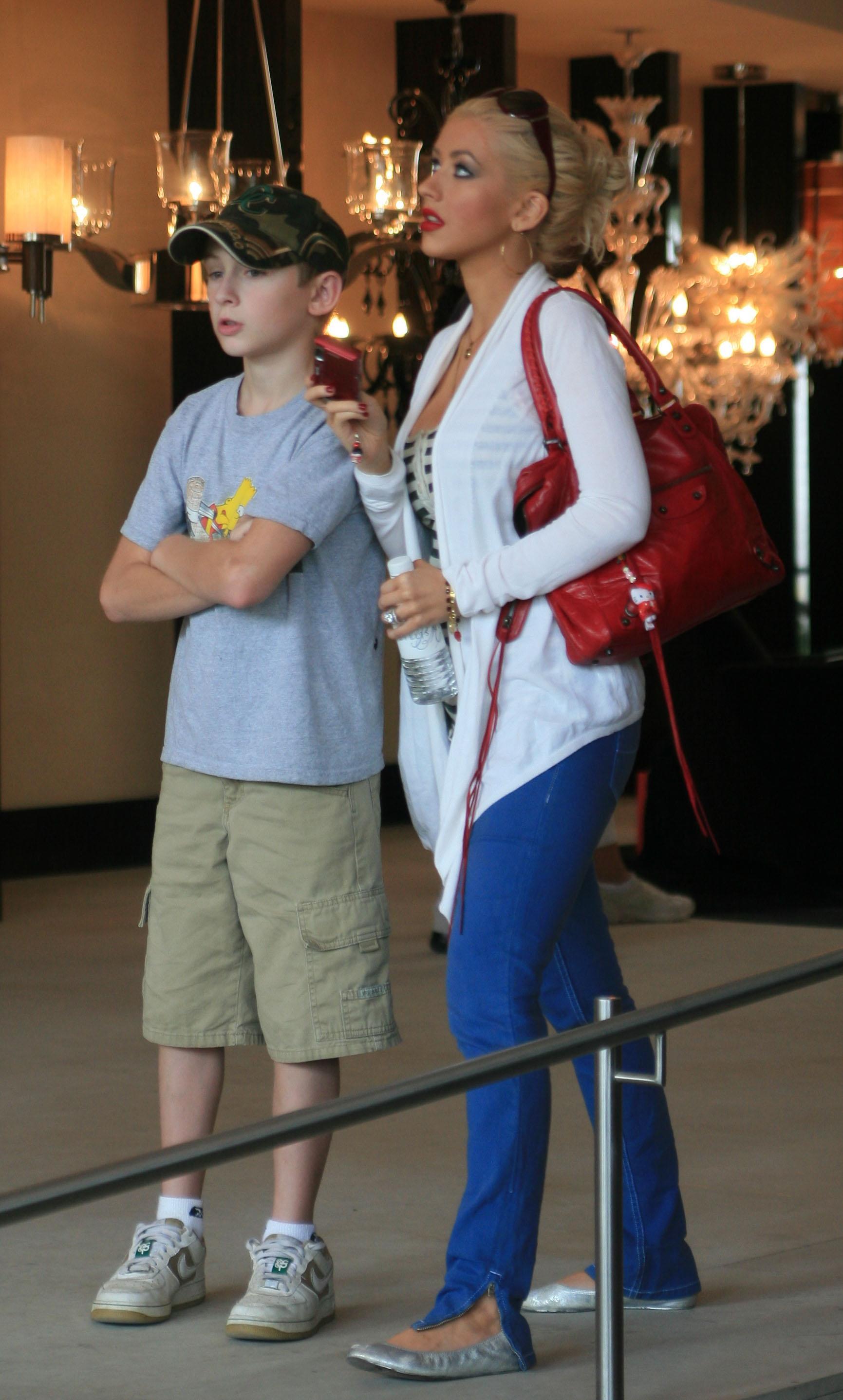 shopping_aug14_1187191116.jpg shopping_aug14_1187191116.jpg