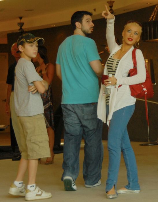 shopping_aug14_1187215409.jpg shopping_aug14_1187215409.jpg