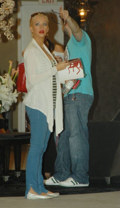 shopping_aug14_1187215576.jpg shopping_aug14_1187215576.jpg