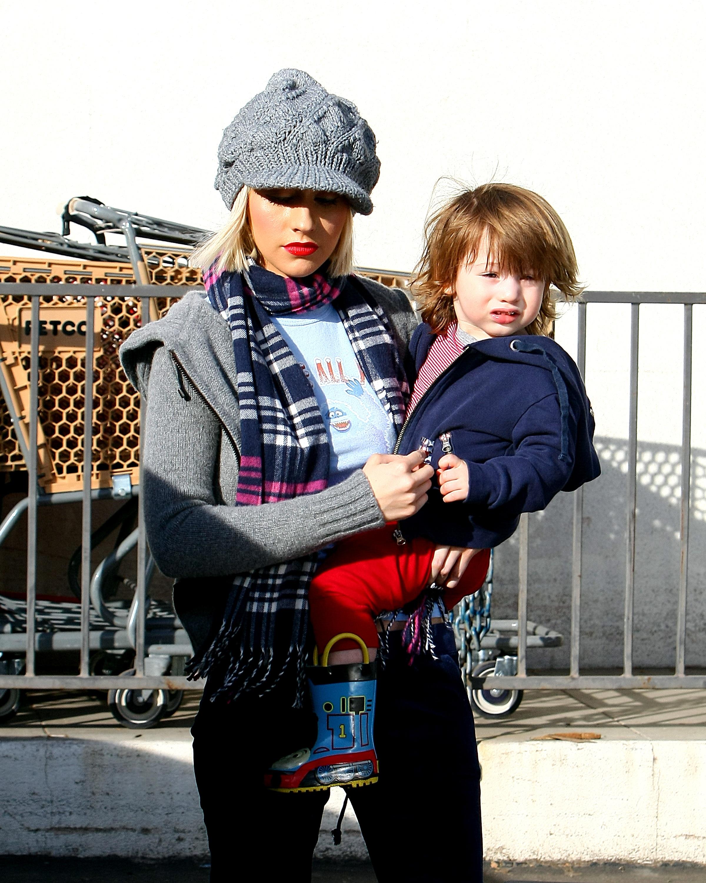 shopping_dec24_1261873694.jpg shopping_dec24_1261873694.jpg