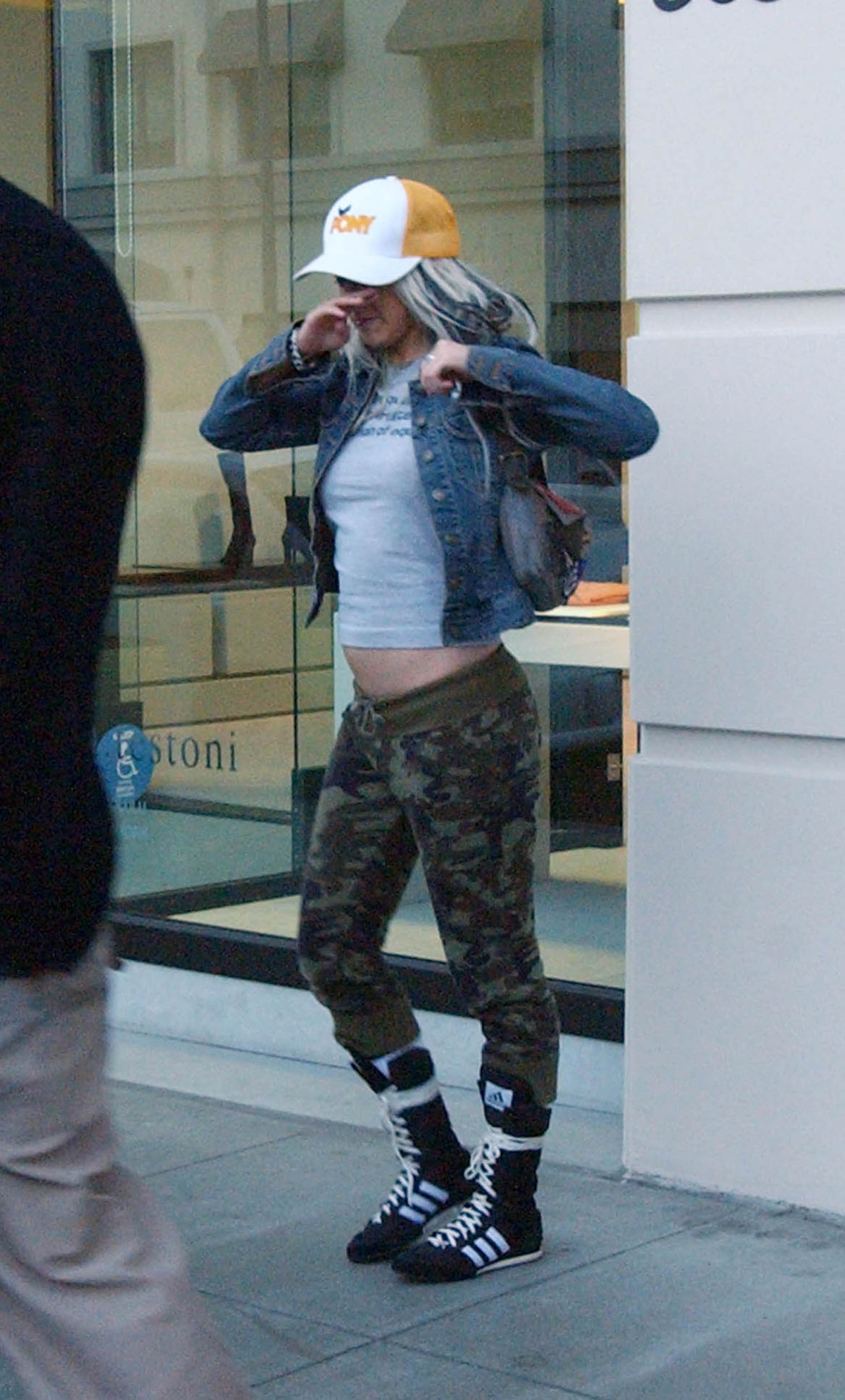 shopping_in_malibu_wjordanfeb1_1084657962.jpg shopping_in_malibu_wjordanfeb1_1084657962.jpg