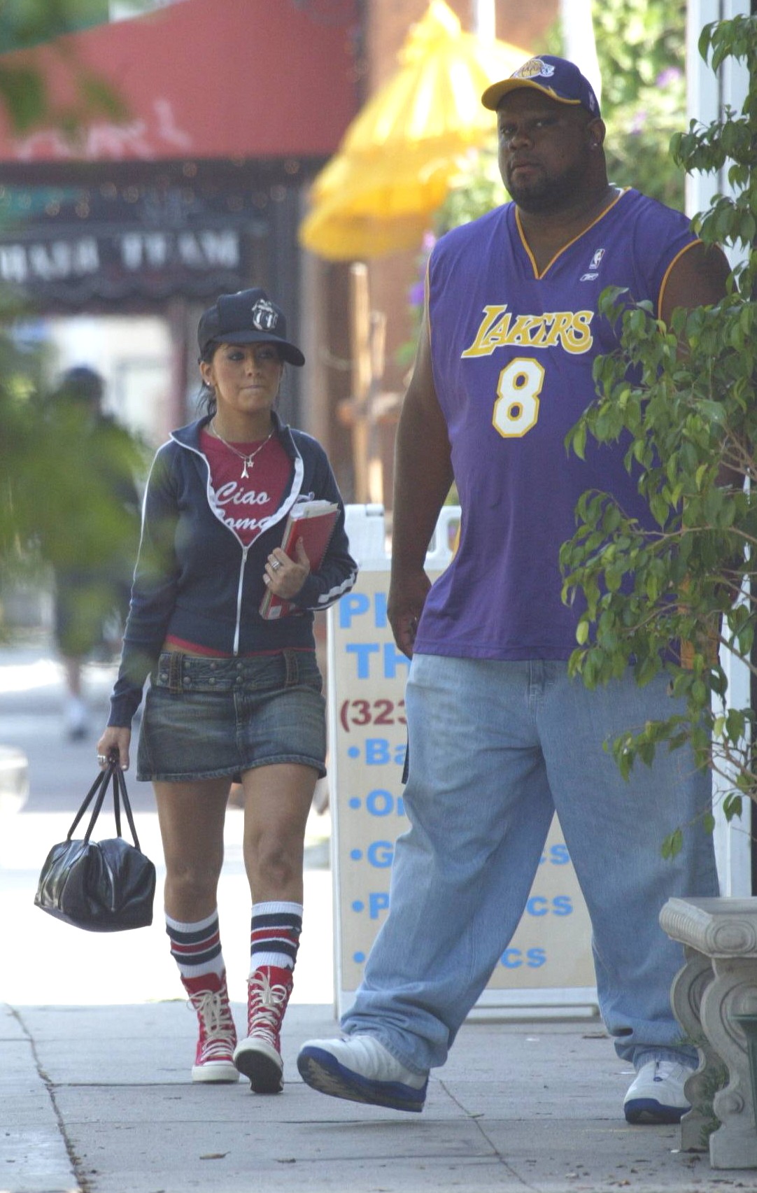 shopping_with_bodyguard_may27_1081615995.jpg shopping_with_bodyguard_may27_1081615995.jpg