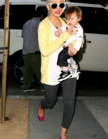 Filename=42~27.jpg
Filesize=371KiB
Dimensions=1334x2000
Date added=Jan 16, 2019 42~27.jpg