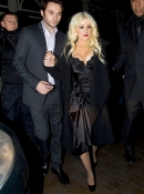 After_the_UK_premiere_of_the_film_Burlesque_-_December_13_-_Christina_Aguilera_Daily_0017.jpg
