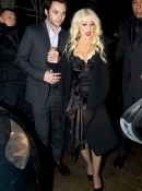 After_the_UK_premiere_of_the_film_Burlesque_-_December_13_-_Christina_Aguilera_Daily_0018.jpg