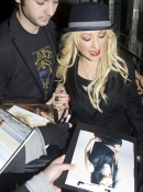 Arrives_at_Hix_restaurant_in_London_to_have_dinner_with_Matthew_Rutler_-_December_12_-_Christina_Aguilera_Daily_0005.jpg