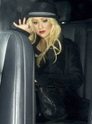 Arrives_at_Hix_restaurant_in_London_to_have_dinner_with_Matthew_Rutler_-_December_12_-_Christina_Aguilera_Daily_0009.jpg