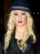 Arrives_at_Hix_restaurant_in_London_to_have_dinner_with_Matthew_Rutler_-_December_12_-_Christina_Aguilera_Daily_0011.jpg