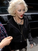 Arrives_at_her_hotel_after_performing_live_on_the__Today_-_June_8_-_Christina_Aguilera_Daily_0005.jpg