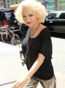 Arrives_at_her_hotel_after_performing_live_on_the__Today_-_June_8_-_Christina_Aguilera_Daily_0014.jpg