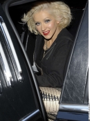 Arrives_at_her_hotel_after_performing_live_on_the__Today_-_June_8_-_Christina_Aguilera_Daily_0019.jpg