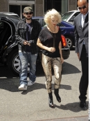 Arrives_at_her_hotel_after_performing_live_on_the__Today_-_June_8_-_Christina_Aguilera_Daily_0021.jpg