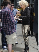 Arrives_at_her_hotel_after_performing_live_on_the__Today_-_June_8_-_Christina_Aguilera_Daily_0022.jpg