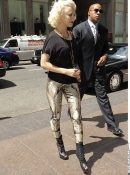 Arrives_at_her_hotel_after_performing_live_on_the__Today_-_June_8_-_Christina_Aguilera_Daily_0023.jpg