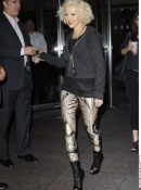 Arrives_at_her_hotel_after_performing_live_on_the__Today_-_June_8_-_Christina_Aguilera_Daily_0026.jpg