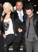 Arriving_at_the_Skyrim_launch_party_-_November_8_-_Christina_Aguilera_Daily_05.jpg