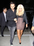 At_Graig_s_Italian_Restaurant_in_Los_Angeles_-_April_17_-_Christina_Aguilera_Daily_035.jpg