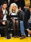 At_Lakers_vs_Oklahoma_City_Thunder_-_March_29_-_Christina_Aguilera_Daily_001.jpg