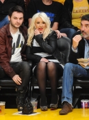 At_Lakers_vs_Oklahoma_City_Thunder_-_March_29_-_Christina_Aguilera_Daily_002.jpg