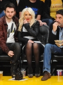 At_Lakers_vs_Oklahoma_City_Thunder_-_March_29_-_Christina_Aguilera_Daily_003.jpg