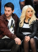 At_Lakers_vs_Oklahoma_City_Thunder_-_March_29_-_Christina_Aguilera_Daily_015.jpg