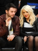 At_Lakers_vs_Oklahoma_City_Thunder_-_March_29_-_Christina_Aguilera_Daily_030.jpg