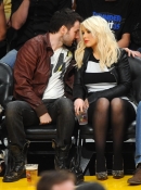 At_Lakers_vs_Oklahoma_City_Thunder_-_March_29_-_Christina_Aguilera_Daily_033.jpg