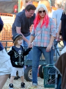 At_Mr__Bones_Pumpkin_Patch_In_West_Hollywood_With_Max_And_Matt_-_October_14_-_Christina_Aguilera_Daily_0017.jpg