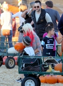 At_Mr__Bones_Pumpkin_Patch_In_West_Hollywood_With_Max_And_Matt_-_October_14_-_Christina_Aguilera_Daily_0019.jpg