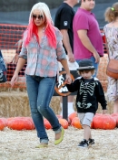 At_Mr__Bones_Pumpkin_Patch_In_West_Hollywood_With_Max_And_Matt_-_October_14_-_Christina_Aguilera_Daily_0027.jpg