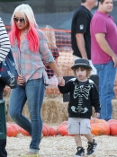 At_Mr__Bones_Pumpkin_Patch_In_West_Hollywood_With_Max_And_Matt_-_October_14_-_Christina_Aguilera_Daily_0028.jpg