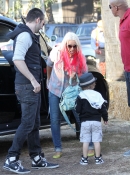 At_Mr__Bones_Pumpkin_Patch_In_West_Hollywood_With_Max_And_Matt_-_October_14_-_Christina_Aguilera_Daily_0034.jpg