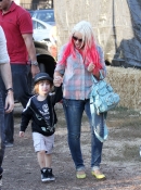 At_Mr__Bones_Pumpkin_Patch_In_West_Hollywood_With_Max_And_Matt_-_October_14_-_Christina_Aguilera_Daily_0036.jpg