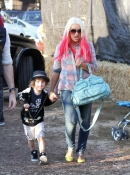 At_Mr__Bones_Pumpkin_Patch_In_West_Hollywood_With_Max_And_Matt_-_October_14_-_Christina_Aguilera_Daily_0037.jpg