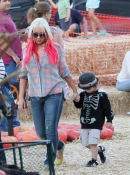 At_Mr__Bones_Pumpkin_Patch_In_West_Hollywood_With_Max_And_Matt_-_October_14_-_Christina_Aguilera_Daily_0042.jpg