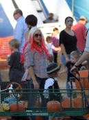 At_Mr__Bones_Pumpkin_Patch_In_West_Hollywood_With_Max_And_Matt_-_October_14_-_Christina_Aguilera_Daily_0113.jpg