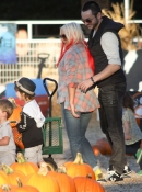 At_Mr__Bones_Pumpkin_Patch_In_West_Hollywood_With_Max_And_Matt_-_October_14_-_Christina_Aguilera_Daily_0242.jpg