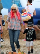 At_Mr__Bones_Pumpkin_Patch_In_West_Hollywood_With_Max_And_Matt_-_October_14_-_Christina_Aguilera_Daily_0297.jpg