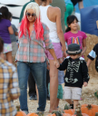 At_Mr__Bones_Pumpkin_Patch_In_West_Hollywood_With_Max_And_Matt_-_October_14_-_Christina_Aguilera_Daily_0302.jpg
