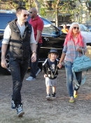 At_Mr__Bones_Pumpkin_Patch_In_West_Hollywood_With_Max_And_Matt_-_October_14_-_Christina_Aguilera_Daily_0306.jpg