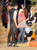 At_Mr__Bones_Pumpkin_Patch_In_West_Hollywood_With_Max_And_Matt_-_October_14_-_Christina_Aguilera_Daily_0316.jpg