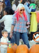 At_Mr__Bones_Pumpkin_Patch_In_West_Hollywood_With_Max_And_Matt_-_October_14_-_Christina_Aguilera_Daily_0321.jpg