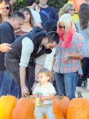 At_Mr__Bones_Pumpkin_Patch_In_West_Hollywood_With_Max_And_Matt_-_October_14_-_Christina_Aguilera_Daily_0322.jpg