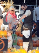 At_Mr__Bones_Pumpkin_Patch_In_West_Hollywood_With_Max_And_Matt_-_October_14_-_Christina_Aguilera_Daily_0325.jpg