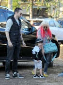 At_Mr__Bones_Pumpkin_Patch_In_West_Hollywood_With_Max_And_Matt_-_October_14_-_Christina_Aguilera_Daily_0339.jpg